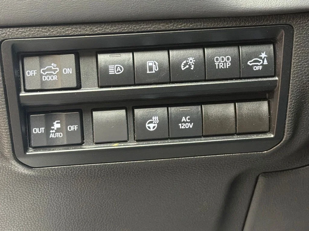 Used 2022 Wind Chill Pearl Toyota Platinum image 23