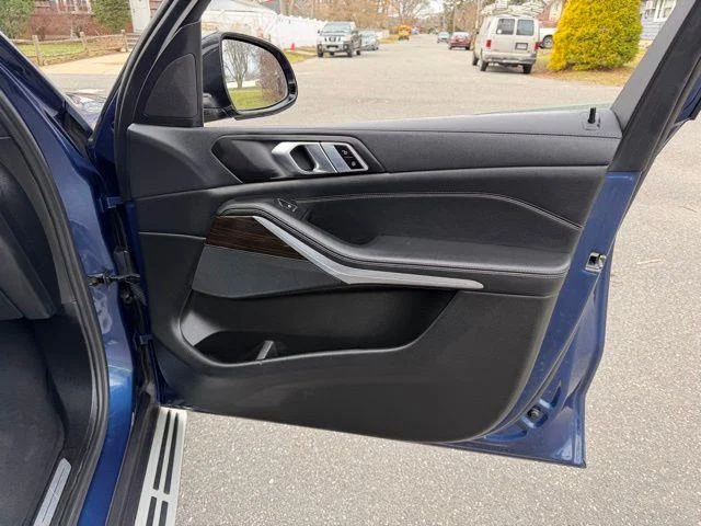 Used 2023 Blue BMW xDrive40i image 13