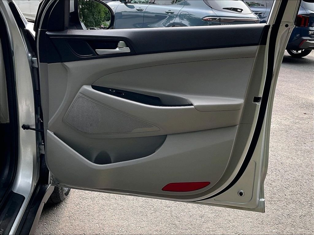 Used 2019 Silver Hyundai SE image 26