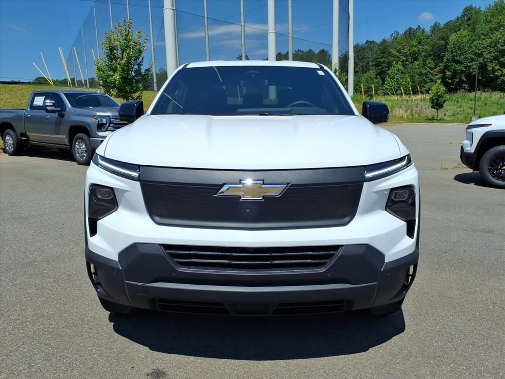 New 2026 Summit White Chevrolet WT - Extended Range image 30