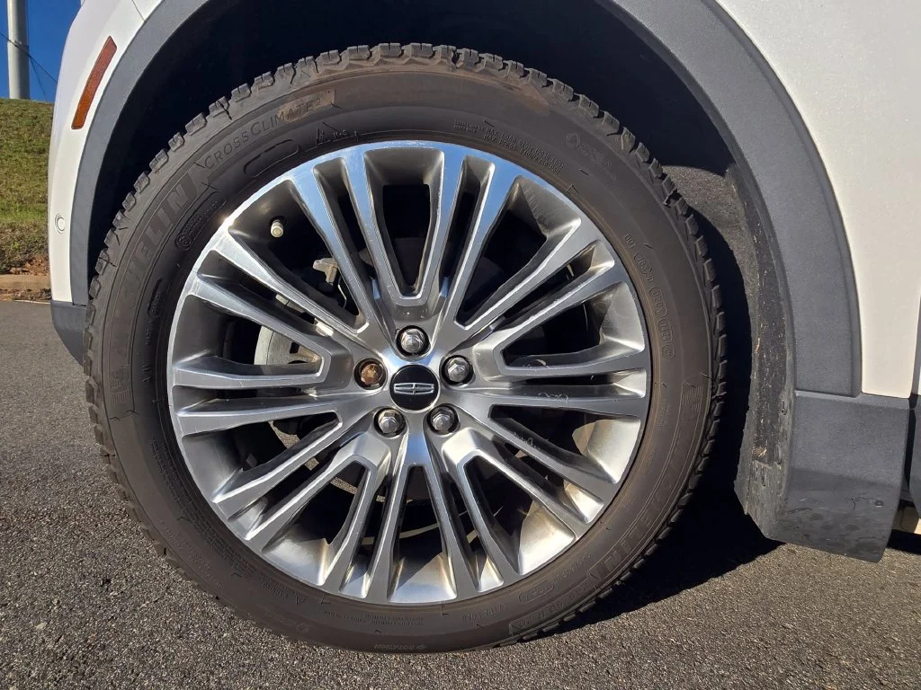 Used 2018 White Lincoln Reserve image 8