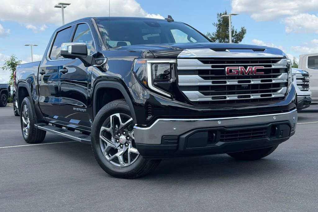 2026 GMC Sierra 4WD Crew Cab Short Box SLE's photo
