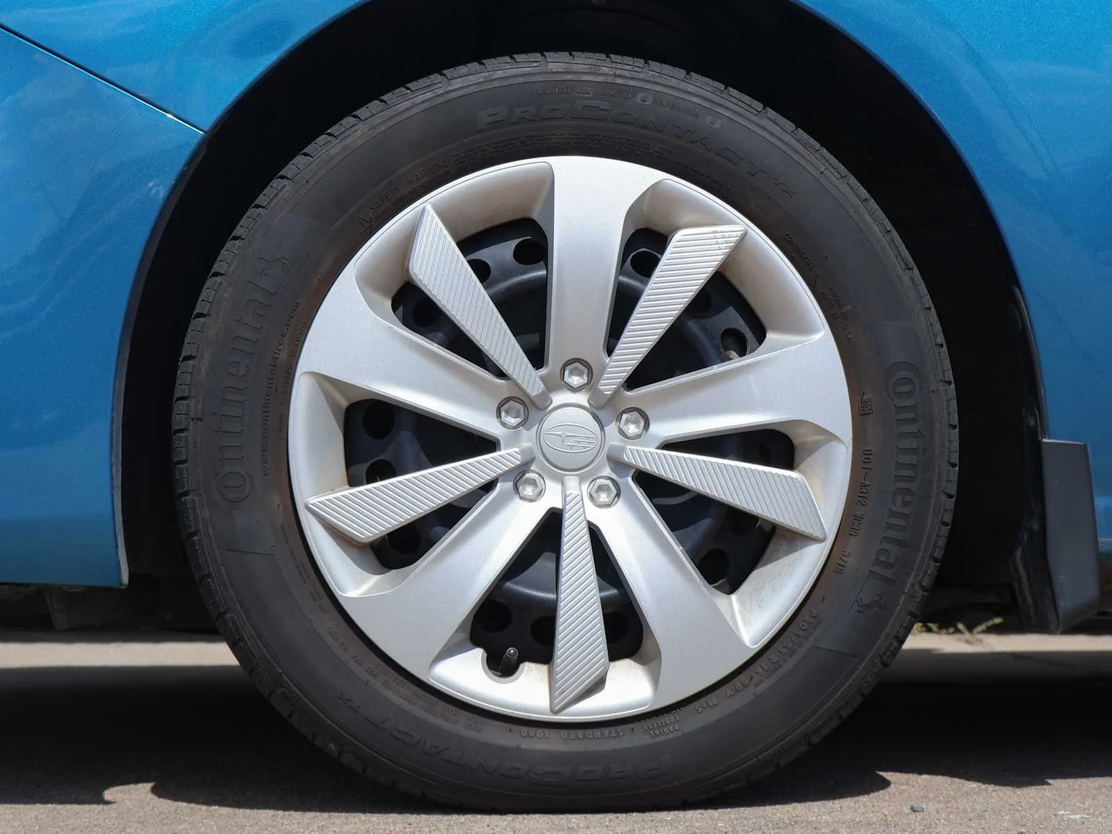 Used 2017 Island Blue Pearl Subaru  image 7