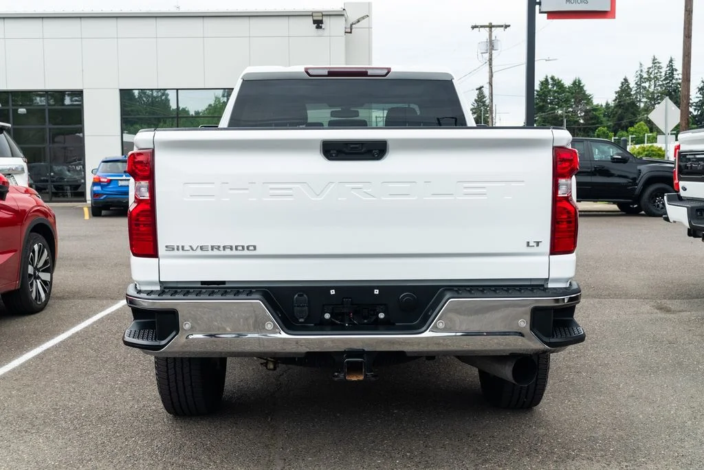 Used 2021 White Chevrolet LT image 5