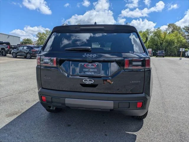 New 2026 Diamond Black Crystal Pearl-Coat Exterior Paint Jeep Laredo image 6