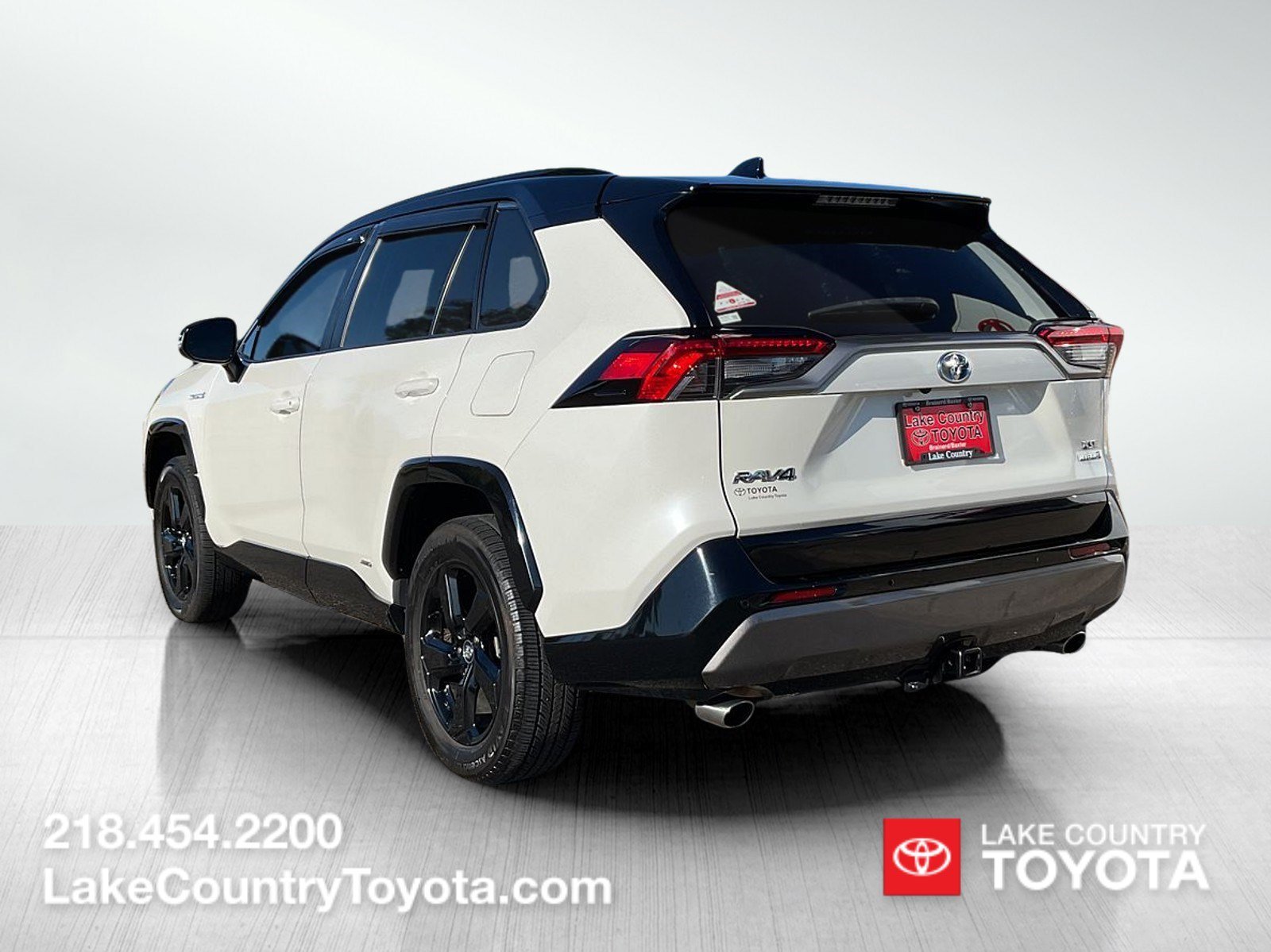 Used 2020 Blizzard Pearl Toyota XSE image 3