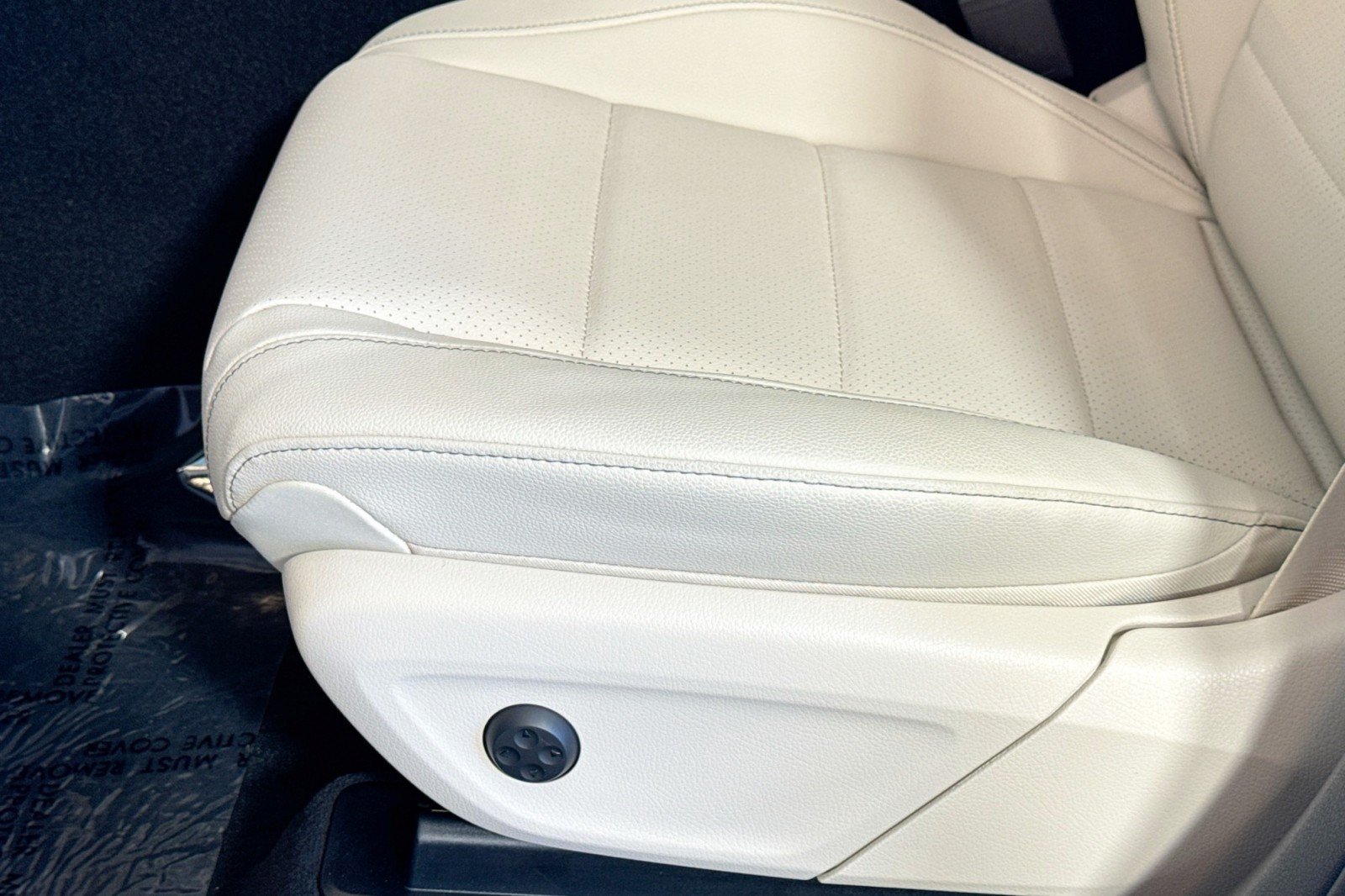 New 2026 Polar White Mercedes-Benz GLE 450 4MATIC® SUV image 17