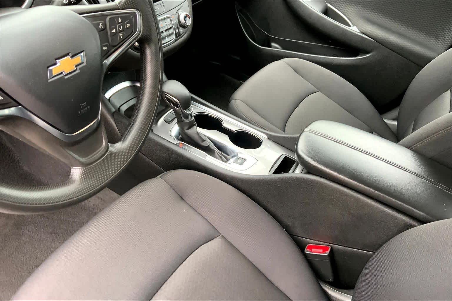 Used 2024 Summit White Chevrolet LT image 16