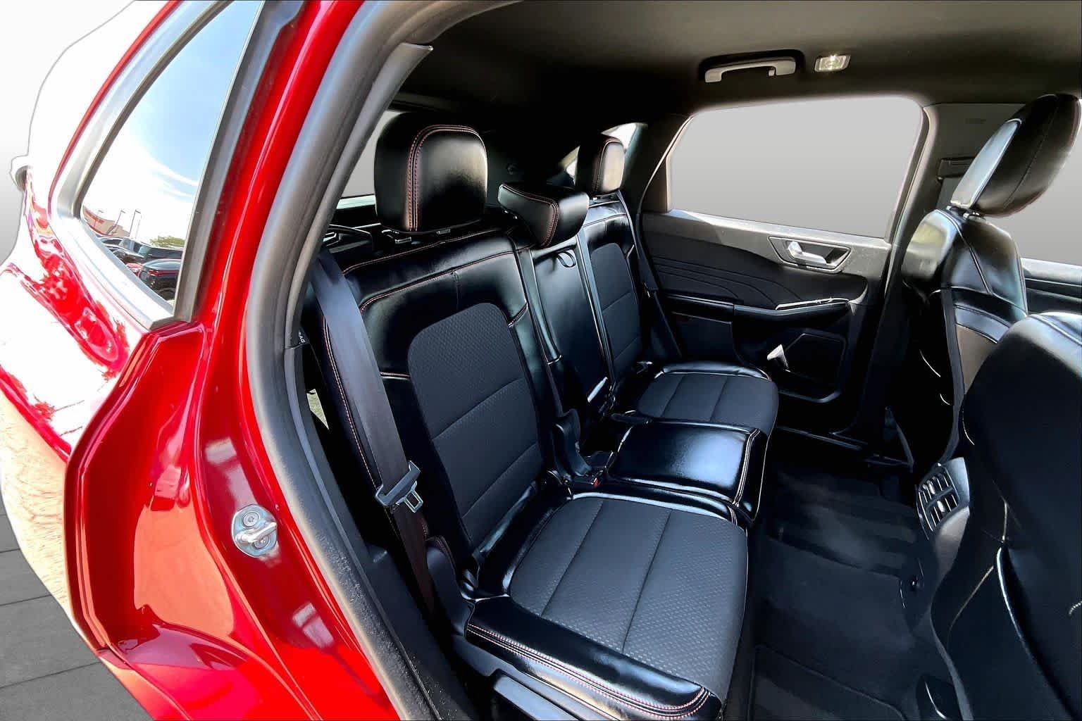 Used 2024 Rapid Red Metallic Tinted Clearcoat Ford ST-Line image 18