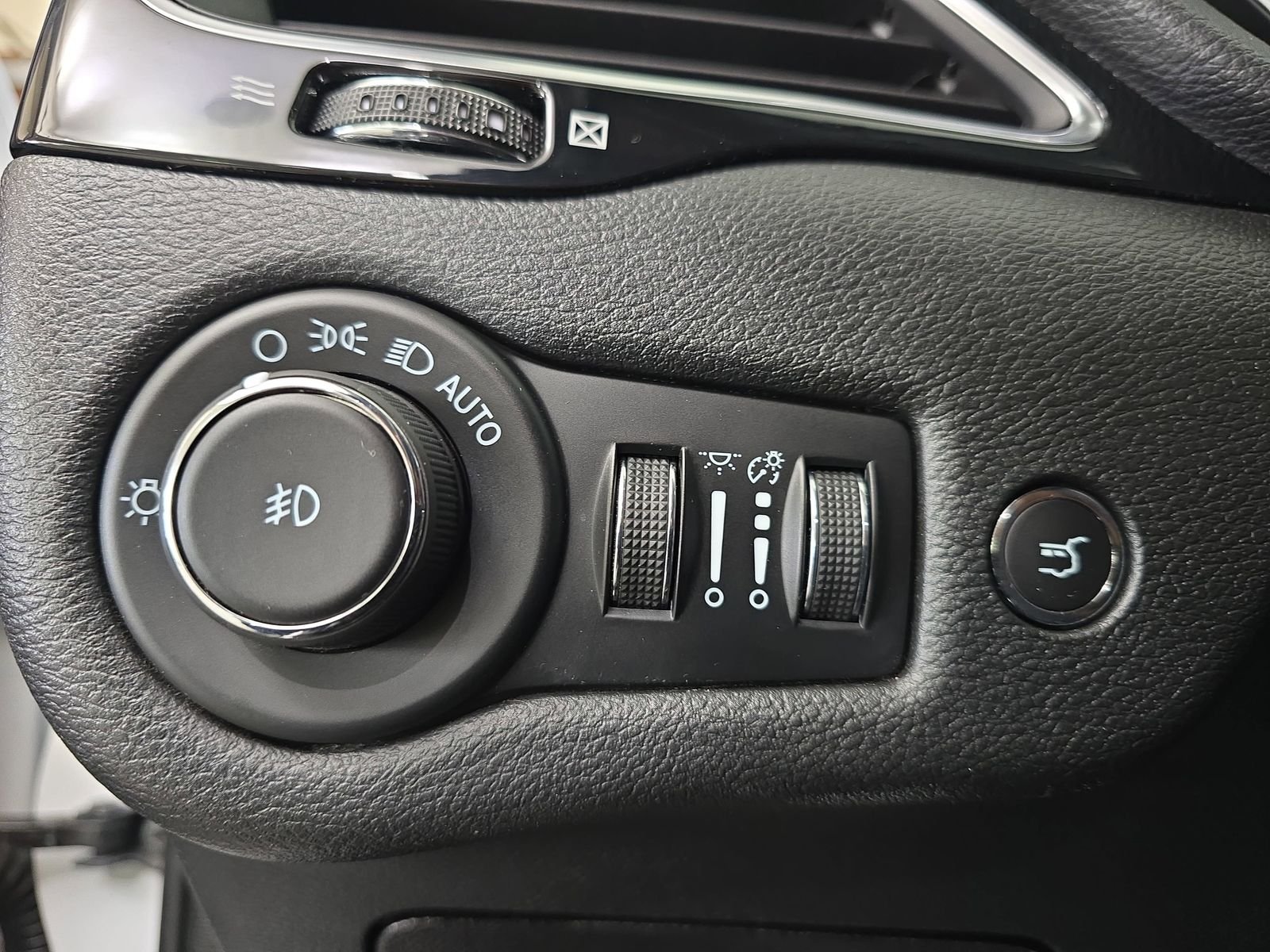 2023 Jeep Cherokee Altitude Lux - Photo 28