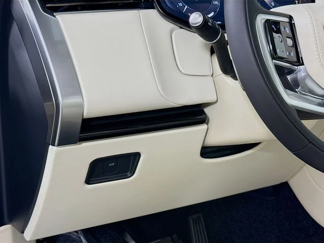 New 2026 Batumi Gold Premium Metallic Land Rover SE image 10