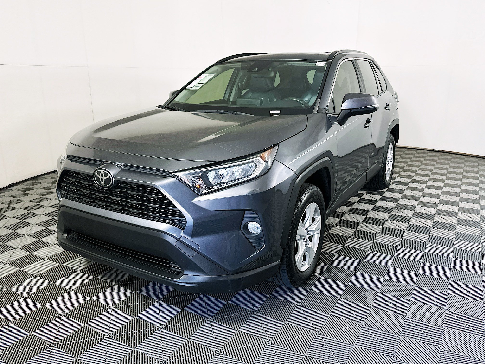 Used 2019 Magnetic Gray Metallic Toyota XLE image 7