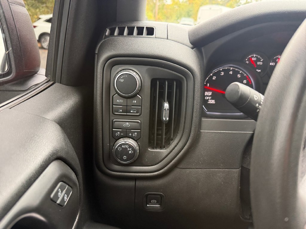 Used 2022 Red Chevrolet Custom image 25