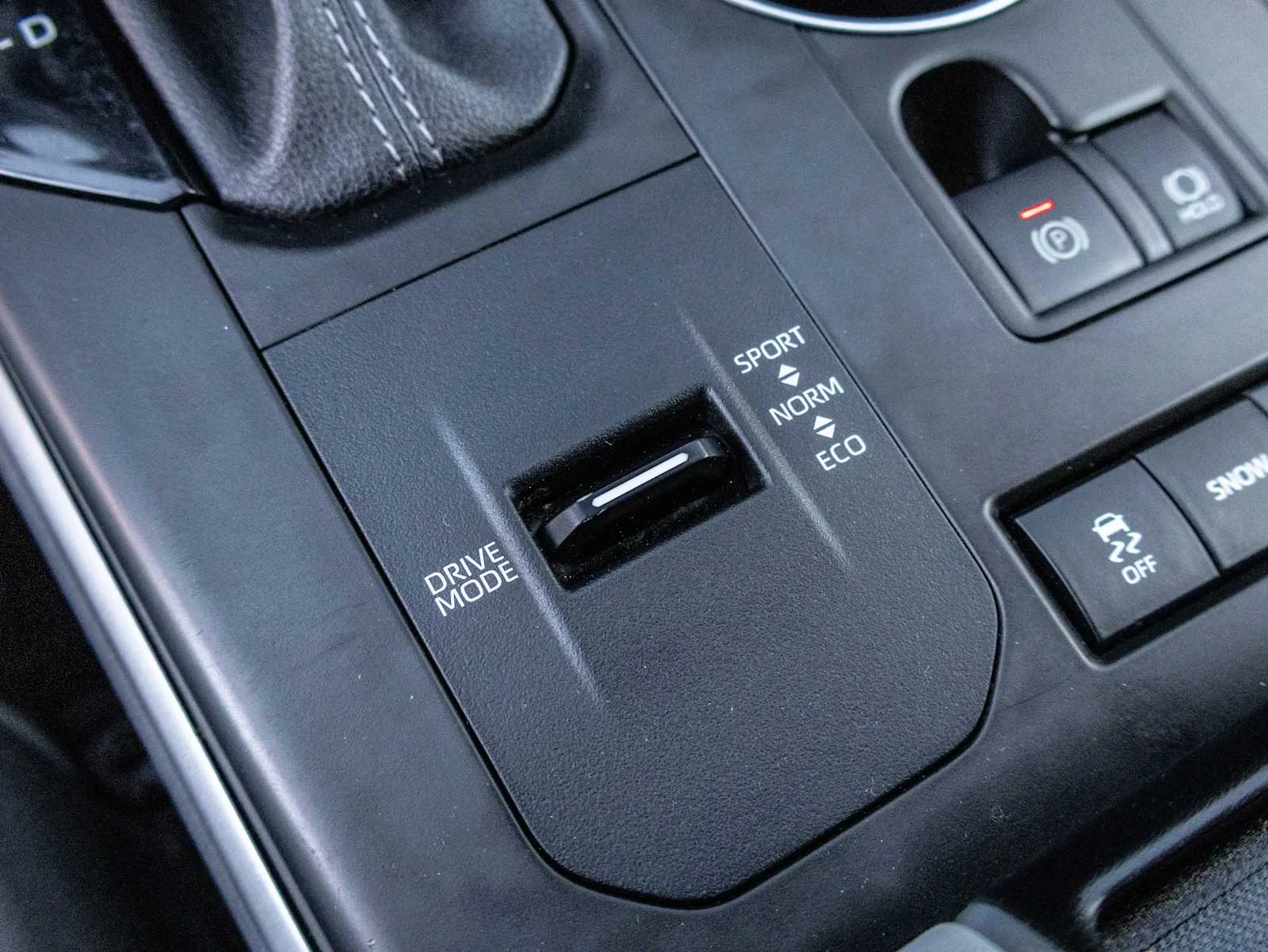 Used 2022 Silver Toyota LE image 28