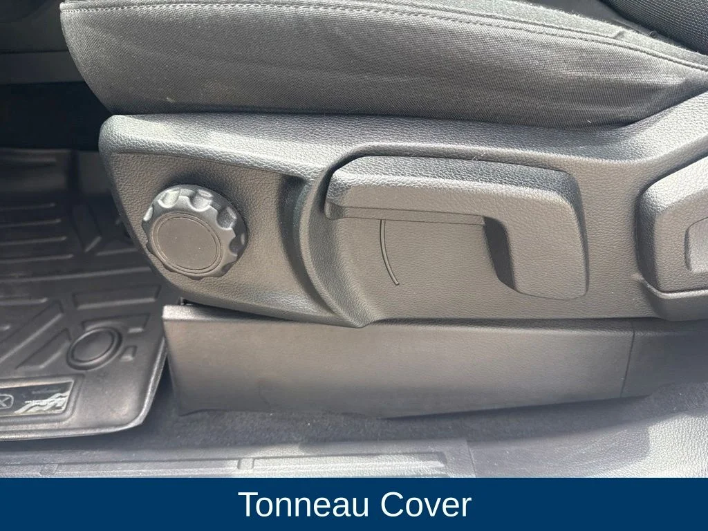 Certified Used 2019 Oxford White Ford XLT image 14