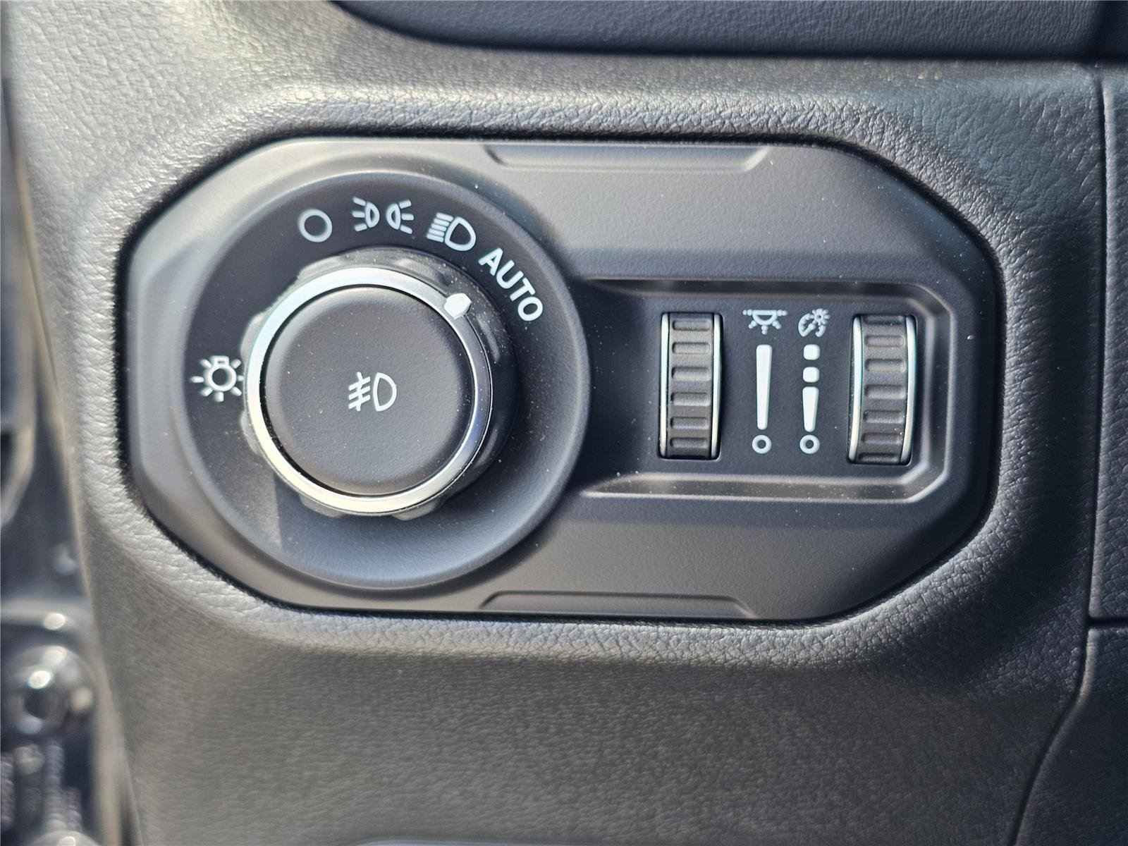 Certified Used 2020 Black Clearcoat Jeep Recon image 20