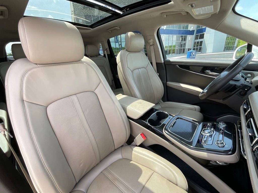 Used 2023 White Lincoln Reserve image 19