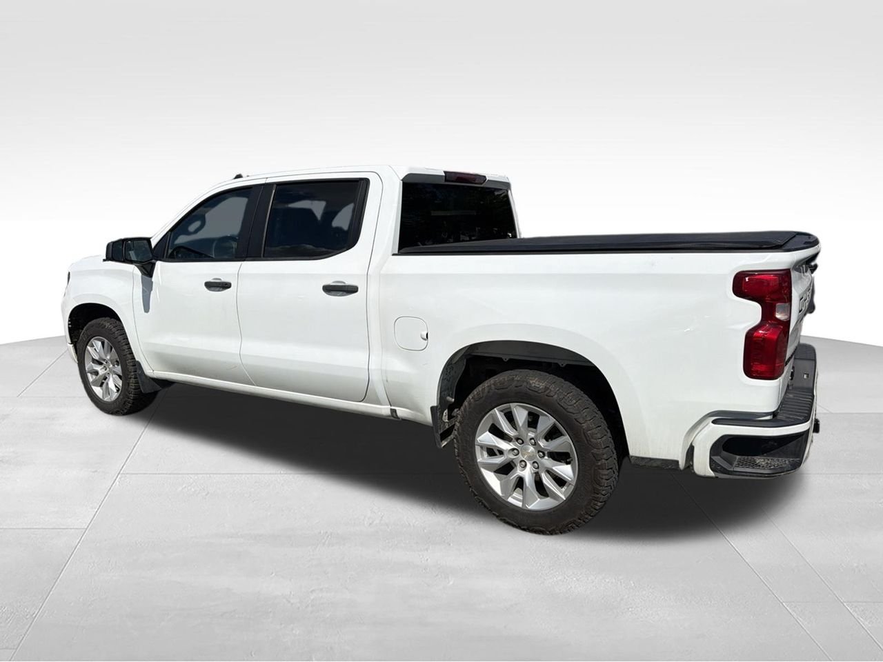 Used 2023 White Chevrolet Custom image 6