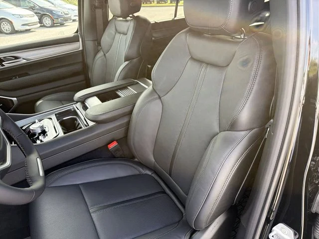 New 2026 High Gloss Black Exterior Paint Jeep Limited Reserve image 19