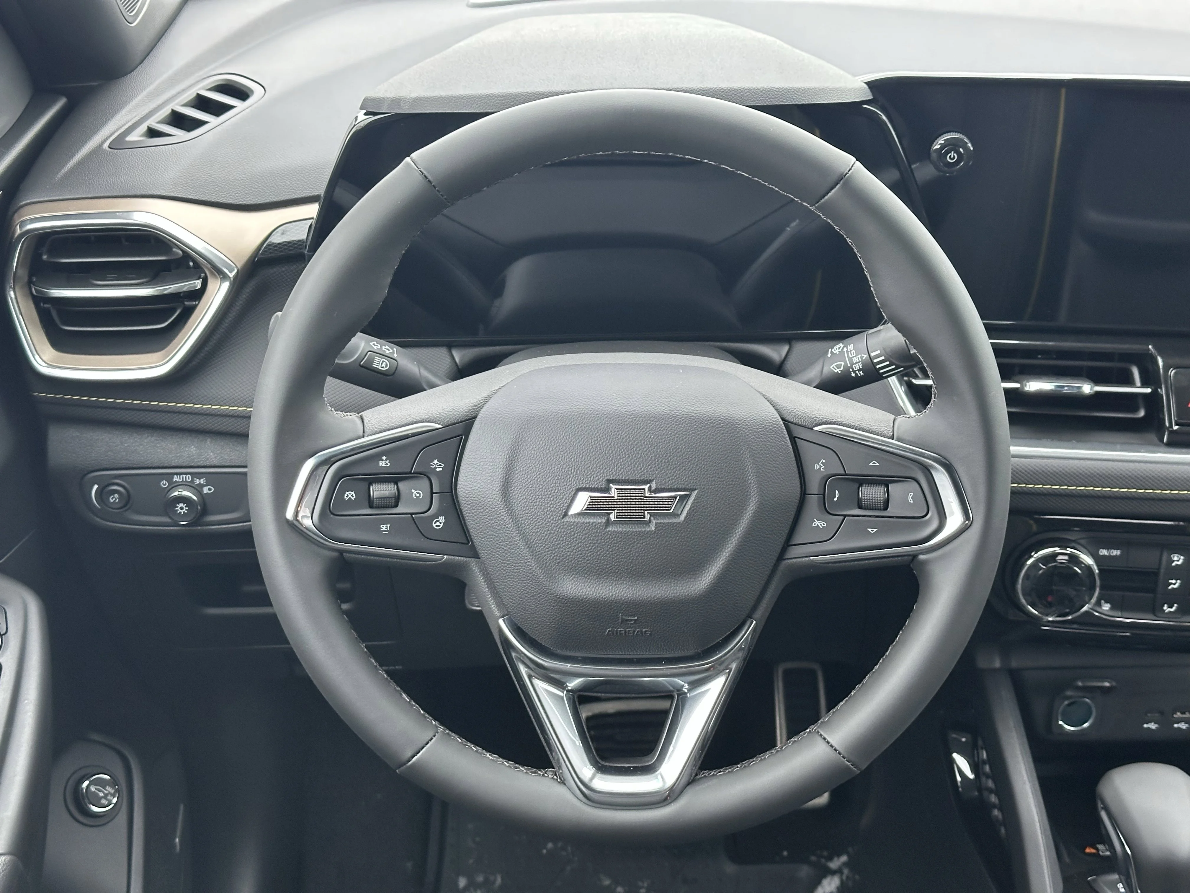 New 2026 Mosaic Black Metallic Chevrolet ACTIV image 11