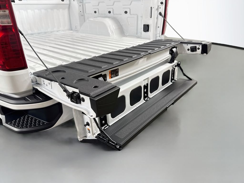 New 2026 Summit White Chevrolet Custom image 31