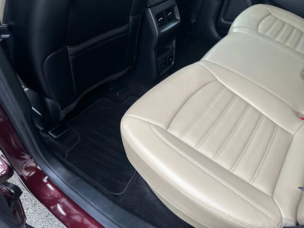 Used 2018 Red Ford SEL image 34