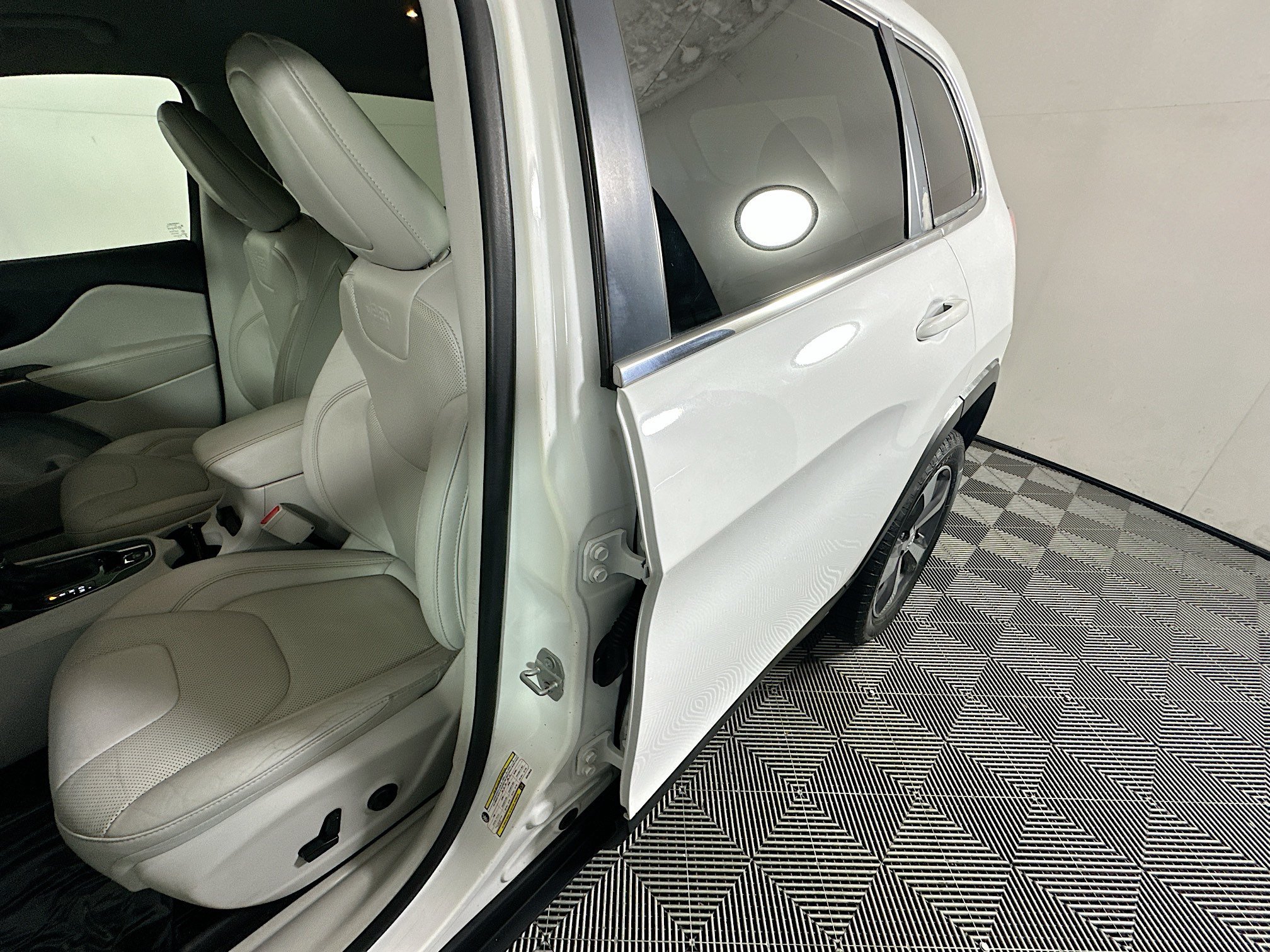 Used 2019 Bright White Clearcoat Jeep Limited image 12