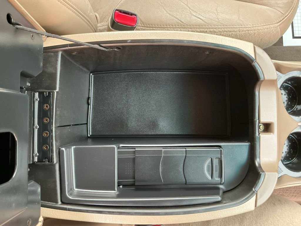 Used 2000 White Ford Eddie Bauer image 28
