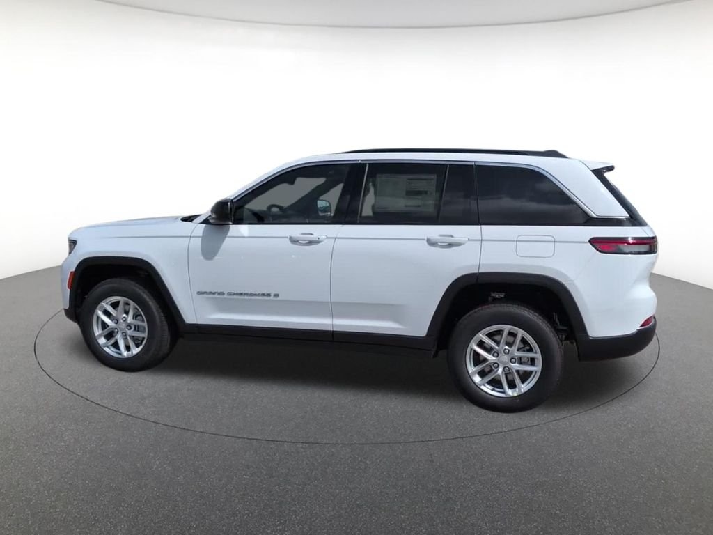New 2026 Bright White Clear-Coat Exterior Paint Jeep Laredo X image 13