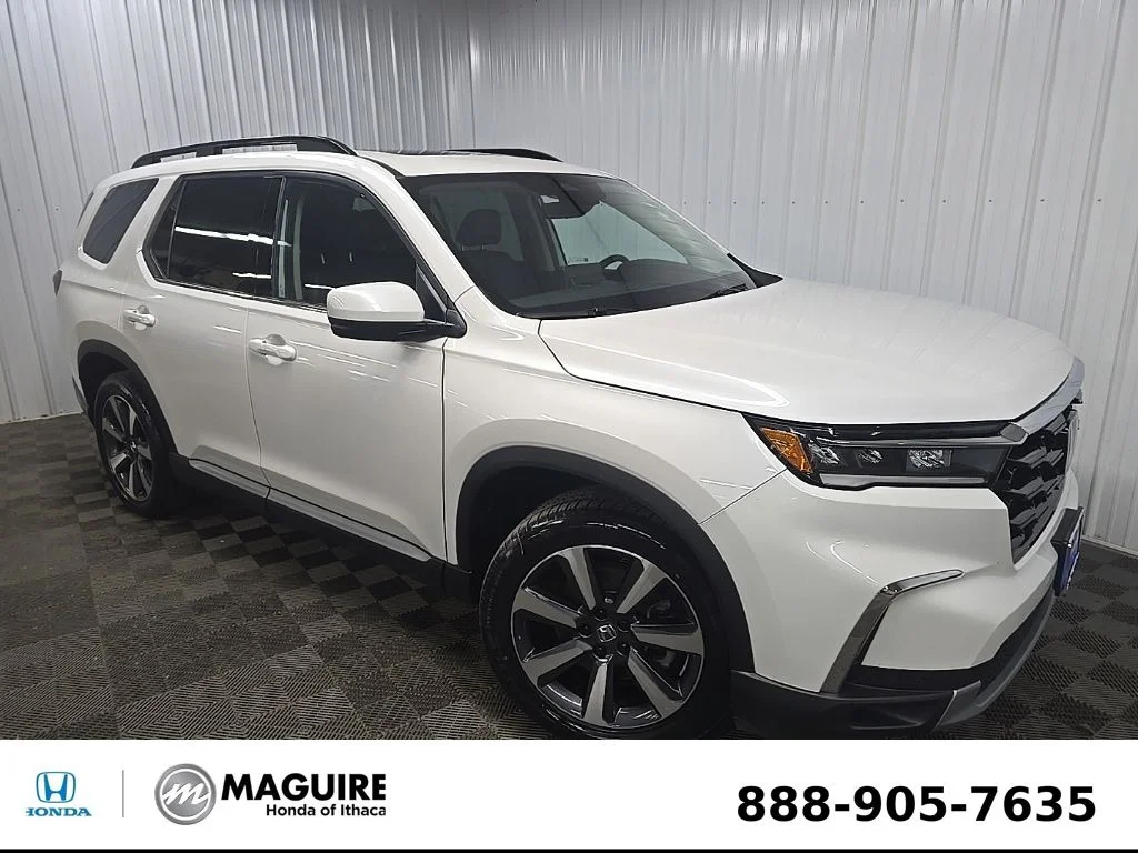 Used 2025 Platinum White Pearl Honda Touring image 7