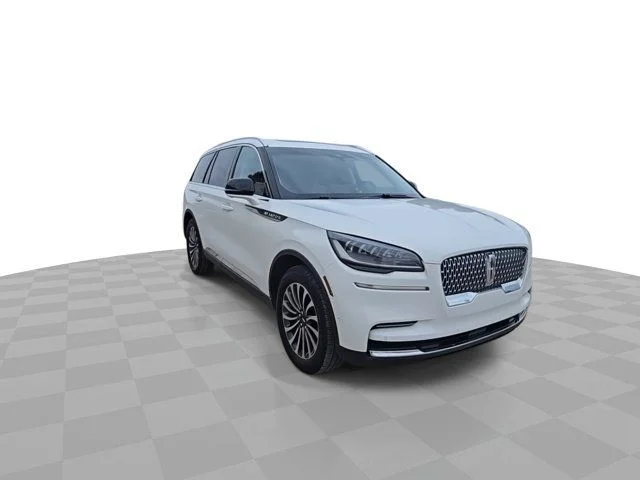 Used 2023 White Lincoln Reserve image 2