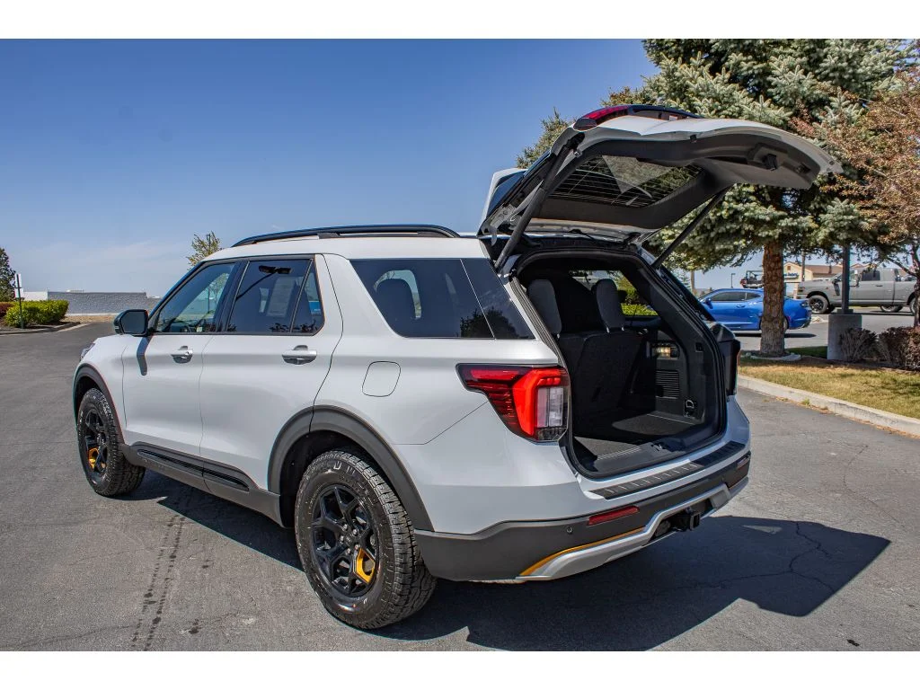 New 2026 Space White Metallic Ford Tremor® image 9