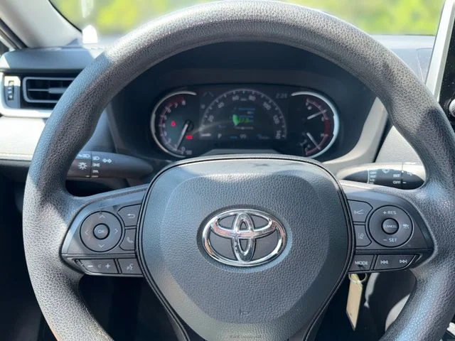 Used 2025 White Toyota LE image 16