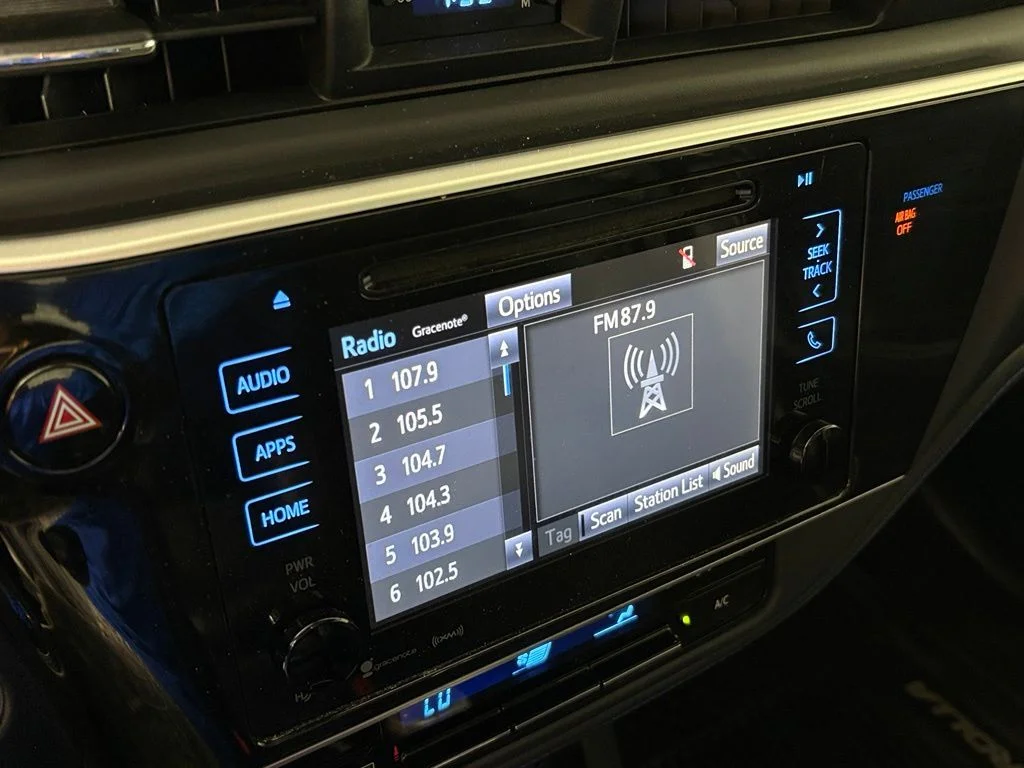 Used 2018 Gray Toyota SE image 24