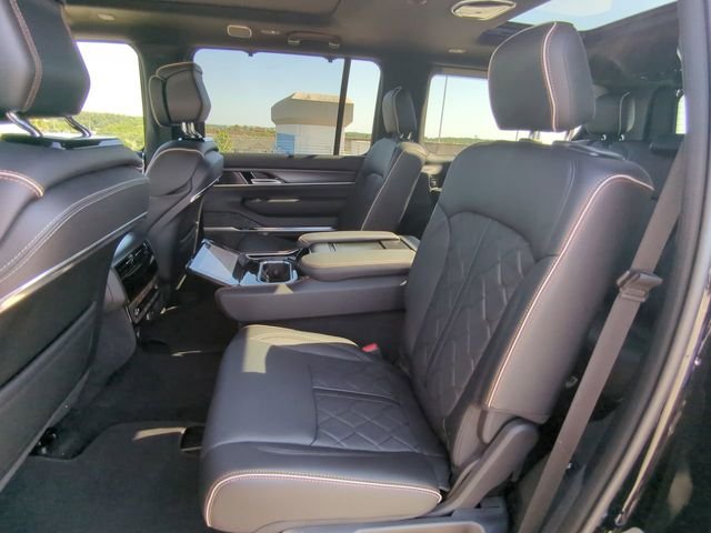 New 2026 High Gloss Black Exterior Paint Jeep Summit Reserve image 17