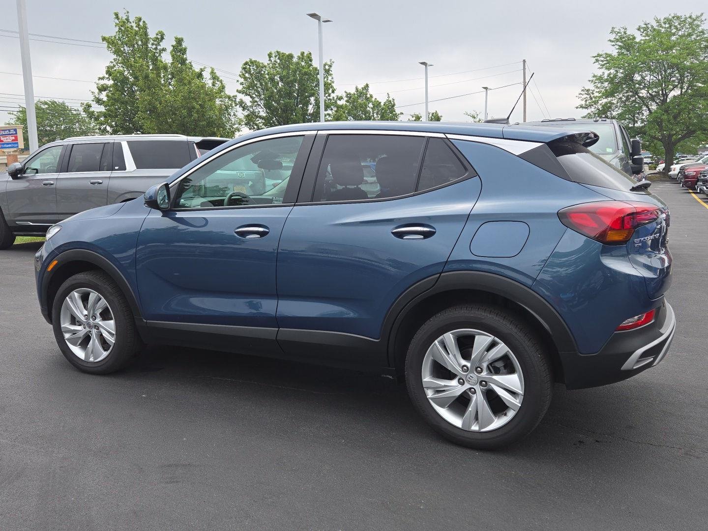 Used 2025 Ocean Blue Metallic Buick Preferred image 4