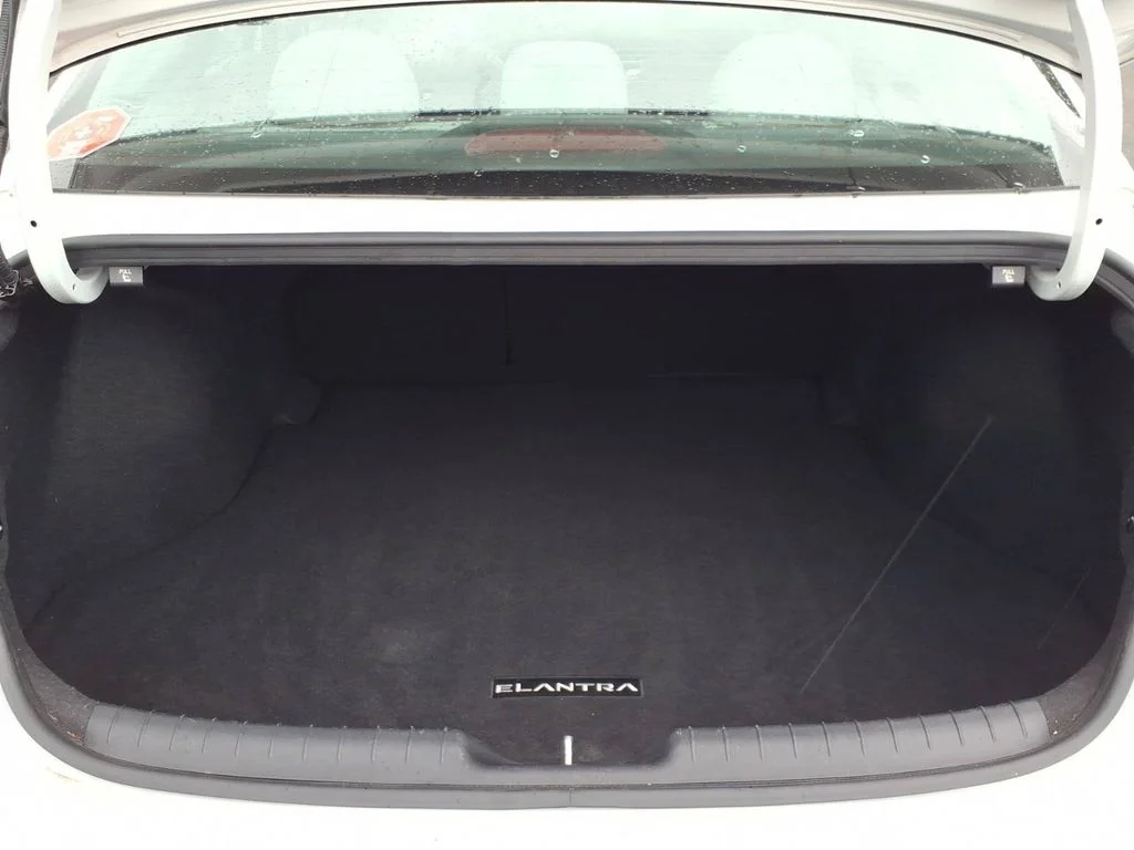 Used 2022 White Hyundai Limited image 19
