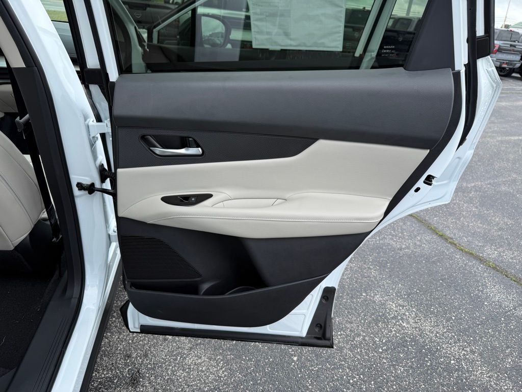 New 2026 Everest White Pearl TriCoat Nissan SL image 23