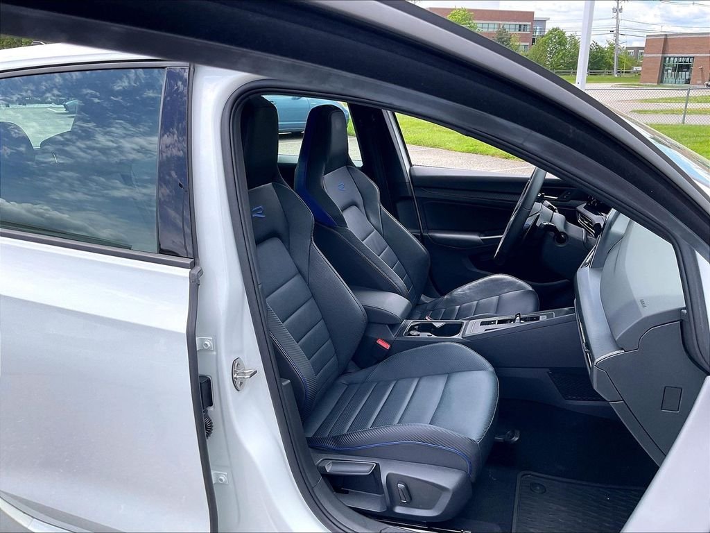 Used 2022 White Volkswagen 2.0T image 11