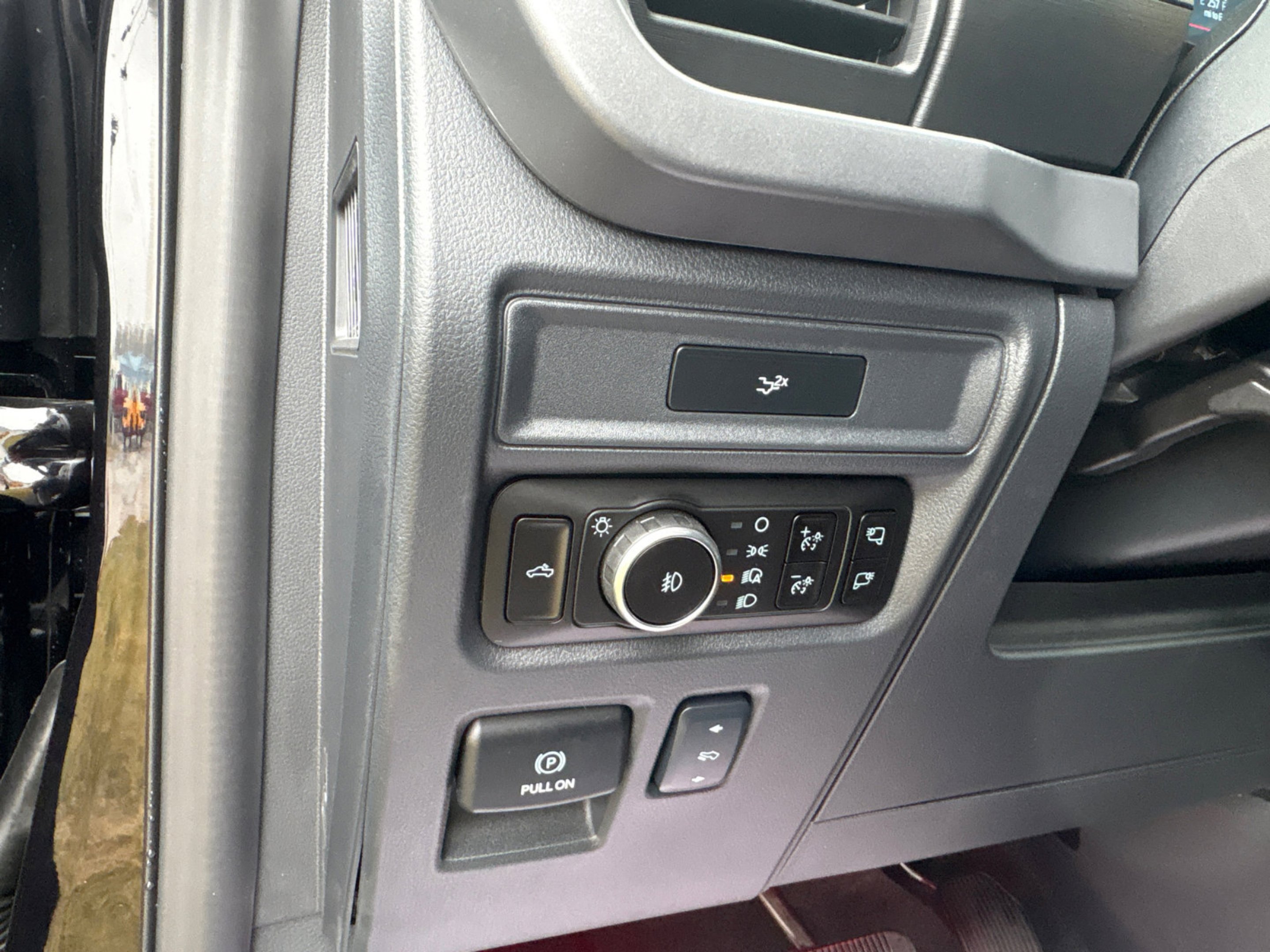 New 2026 Agate Black Metallic Ford XLT image 19