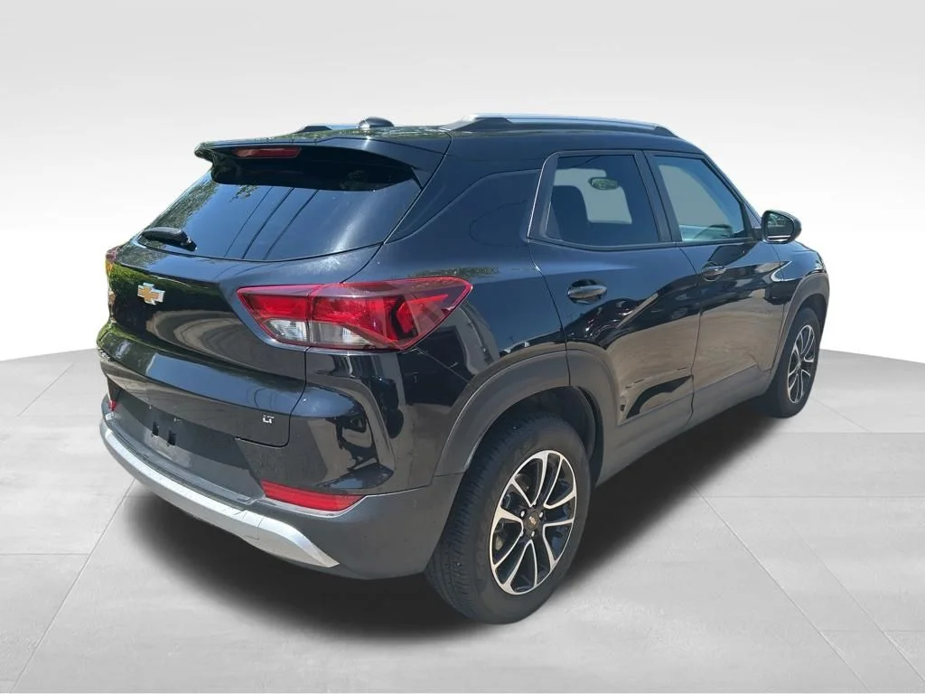 Used 2025 Black Chevrolet LT image 8