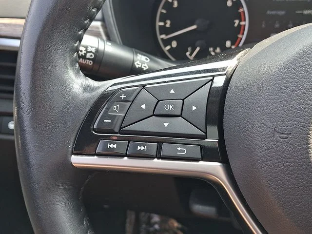 Used 2019 White Nissan 2.5 Platinum image 21