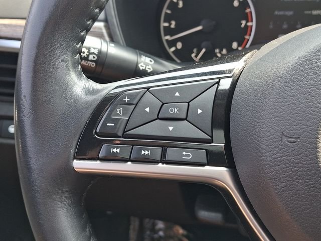 Used 2019 White Nissan 2.5 Platinum image 21
