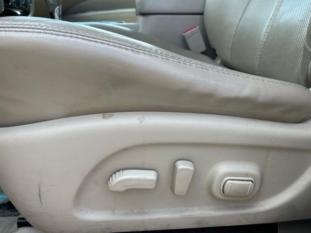 Used 2014 White Nissan Platinum image 25
