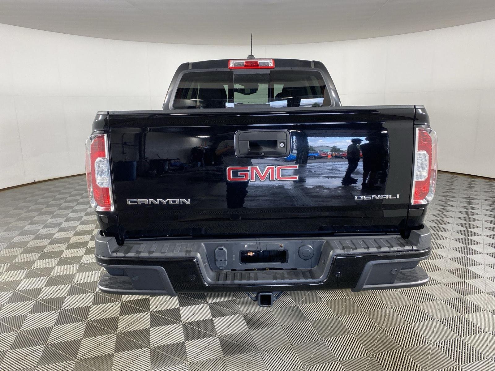 Used 2019 Onyx Black GMC 4WD Denali image 6