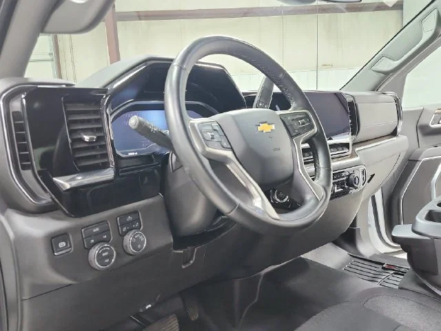 Used 2025 Summit White Chevrolet LT image 18