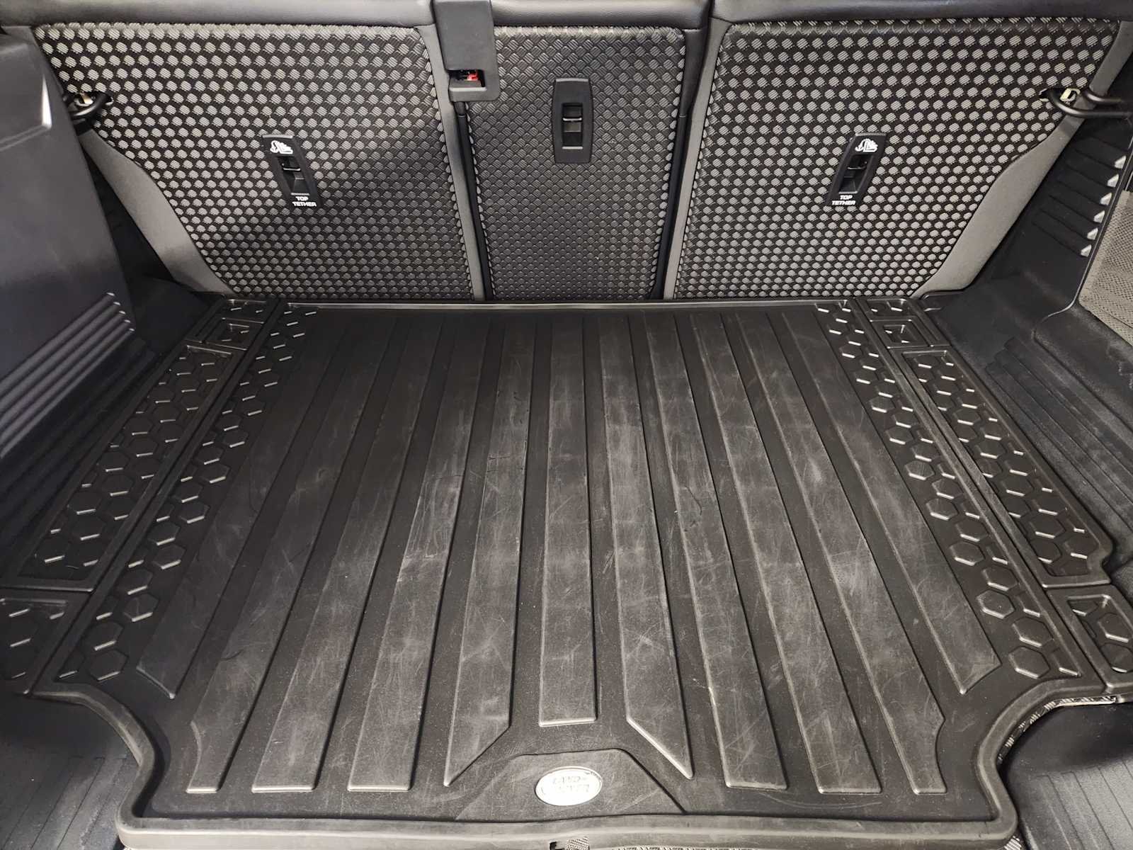 Used 2023 Tasman Blue Metallic Land Rover S image 33