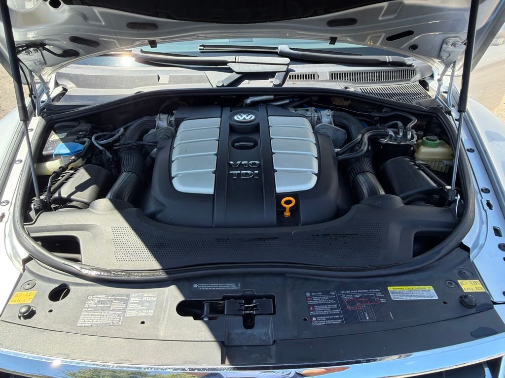 Used 2006 Silver Volkswagen V10 TDI image 36