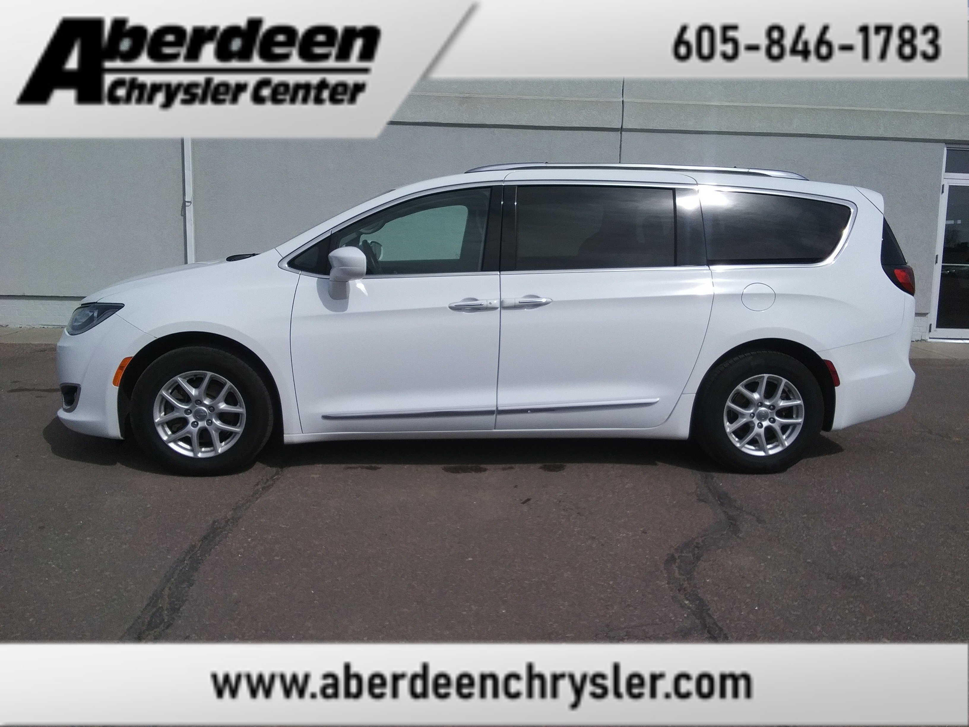 2020 Chrysler Pacifica Touring L's photo