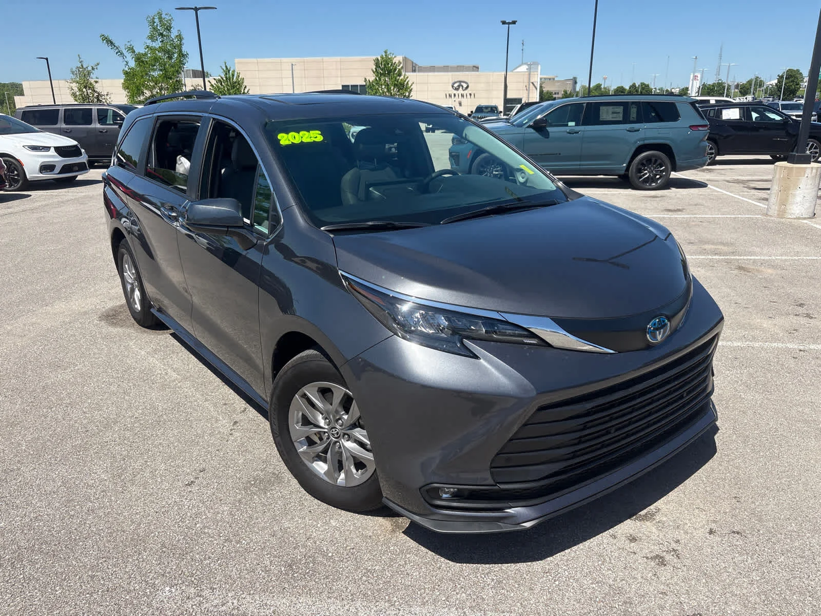 Used 2025 Toyota Sienna XLE with VIN 5TDJSKFC9SS218854 for sale in Kansas City